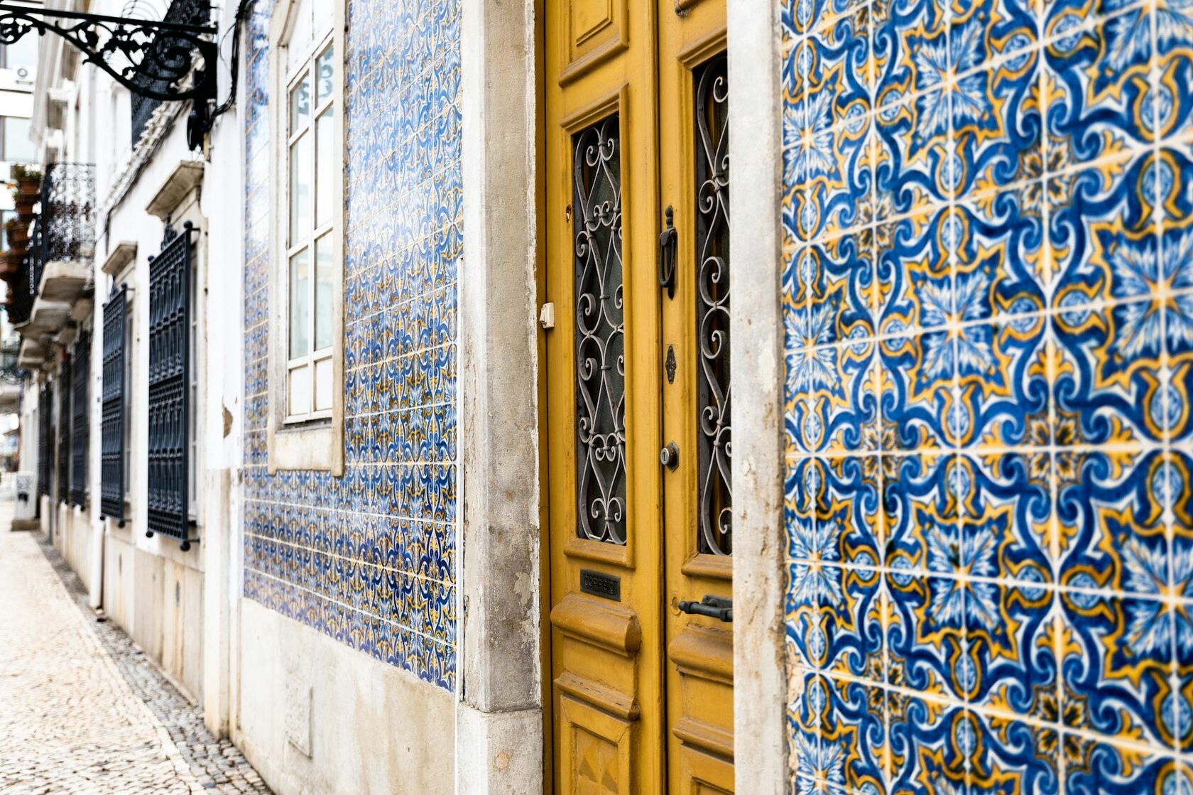 Casa tradicional portuguesa no centro histórico de Faro